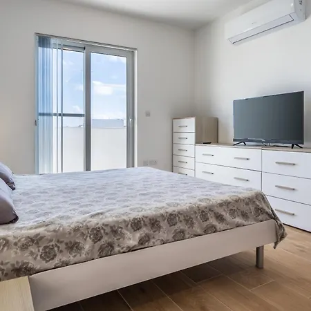 St Paul'S Bay New Modern Penthouse 2 Minutes From Beach Seascape Stays San Pawl il-Baħar Kültér fotó