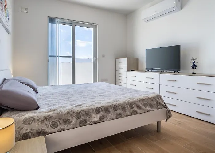 St Paul\'S Bay New Modern Penthouse 2 Minutes From Beach Seascape Stays