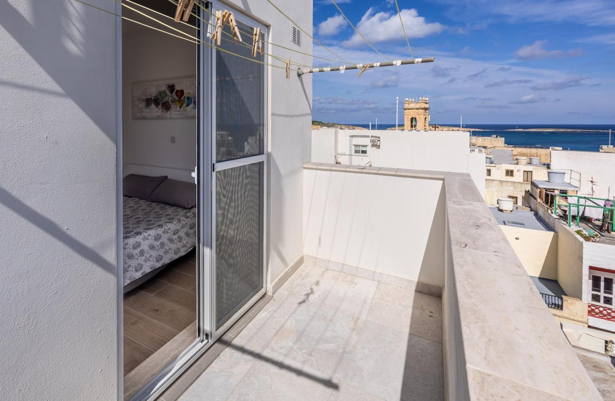 St Paul's Bay New Modern Penthouse 2 Minutes From Seascape Apartment
